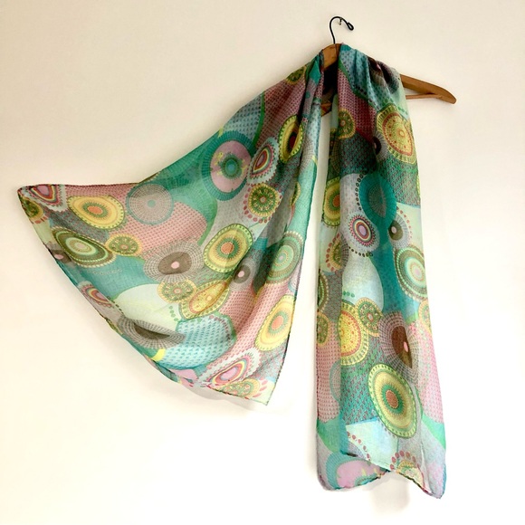 Beautiful Vintage Mandala Pattern Scarf with Muted Colourful Tones. - Picture 1 of 3